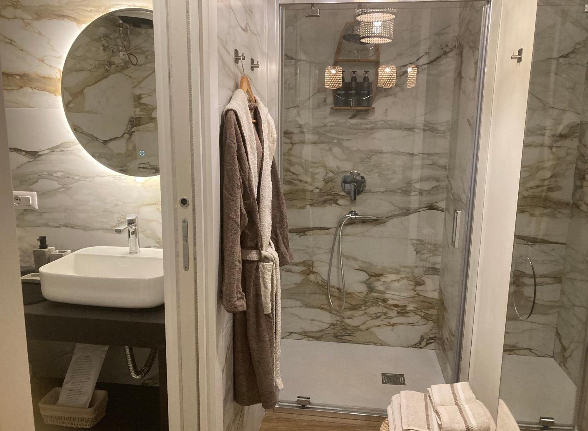 Suite Yenne Cagliari Luaran gambar